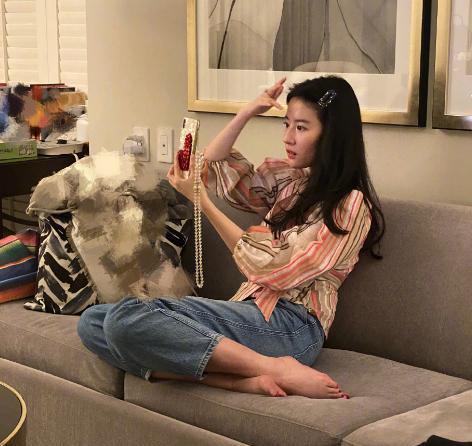 国产网友自拍偷拍,揭秘网络隐私边界  第2张